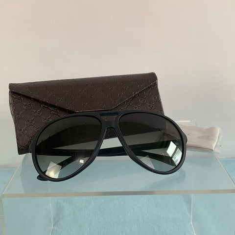 Gucci black frame aviator with case