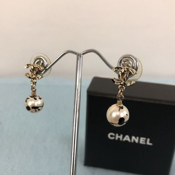 CHANEL Pearl with Black Splatter CC Logo Dangle Earrings/Box
