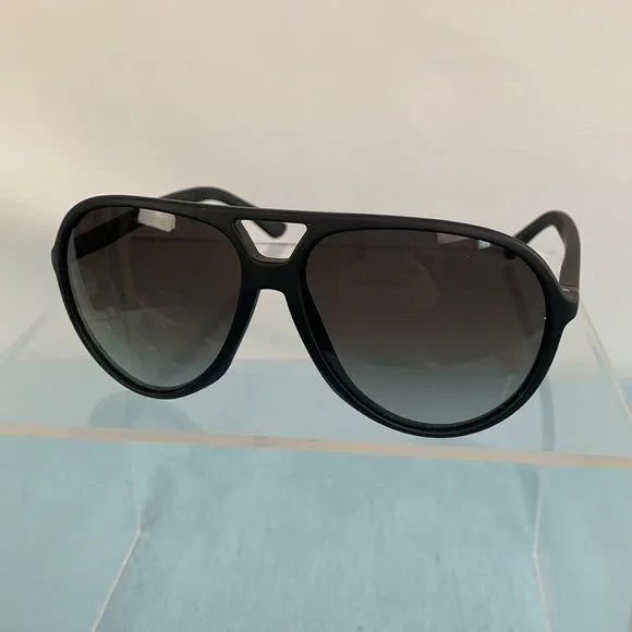 Gucci Black Frame Aviator with Case